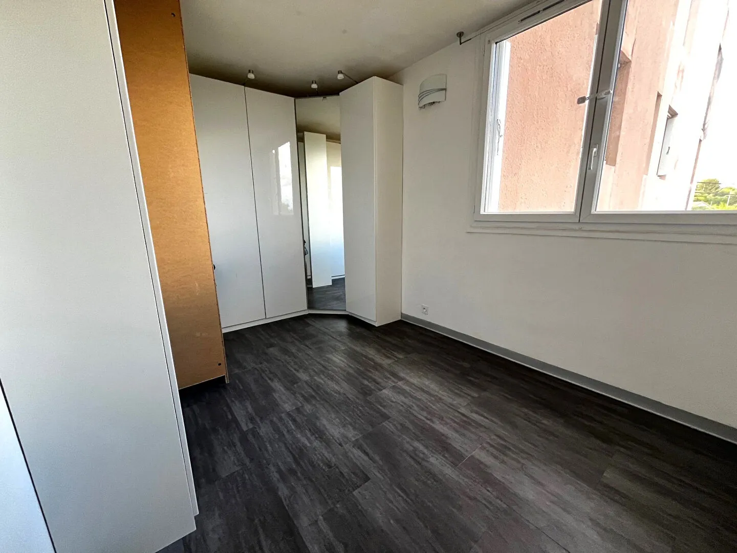 Appartement 5 pièces de 100 m² à Marseille avec parking et cave - Opportunité rare 