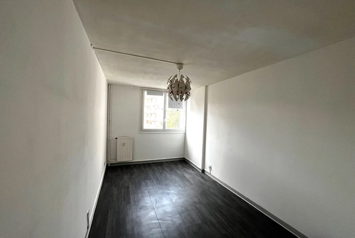 Appartement 5 pièces de 100 m² à Marseille avec parking et cave - Opportunité rare 