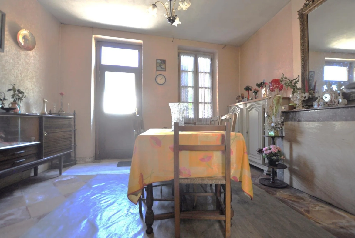 Maison girondine à Lestiac-sur-Garonne avec grand terrain et dépendance 