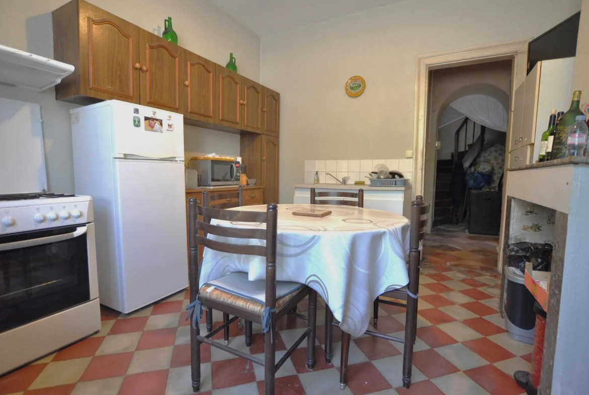 Maison girondine à Lestiac-sur-Garonne avec grand terrain et dépendance 