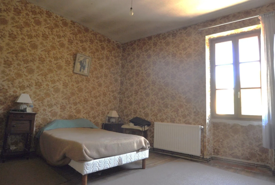 Maison girondine à Lestiac-sur-Garonne avec grand terrain et dépendance 