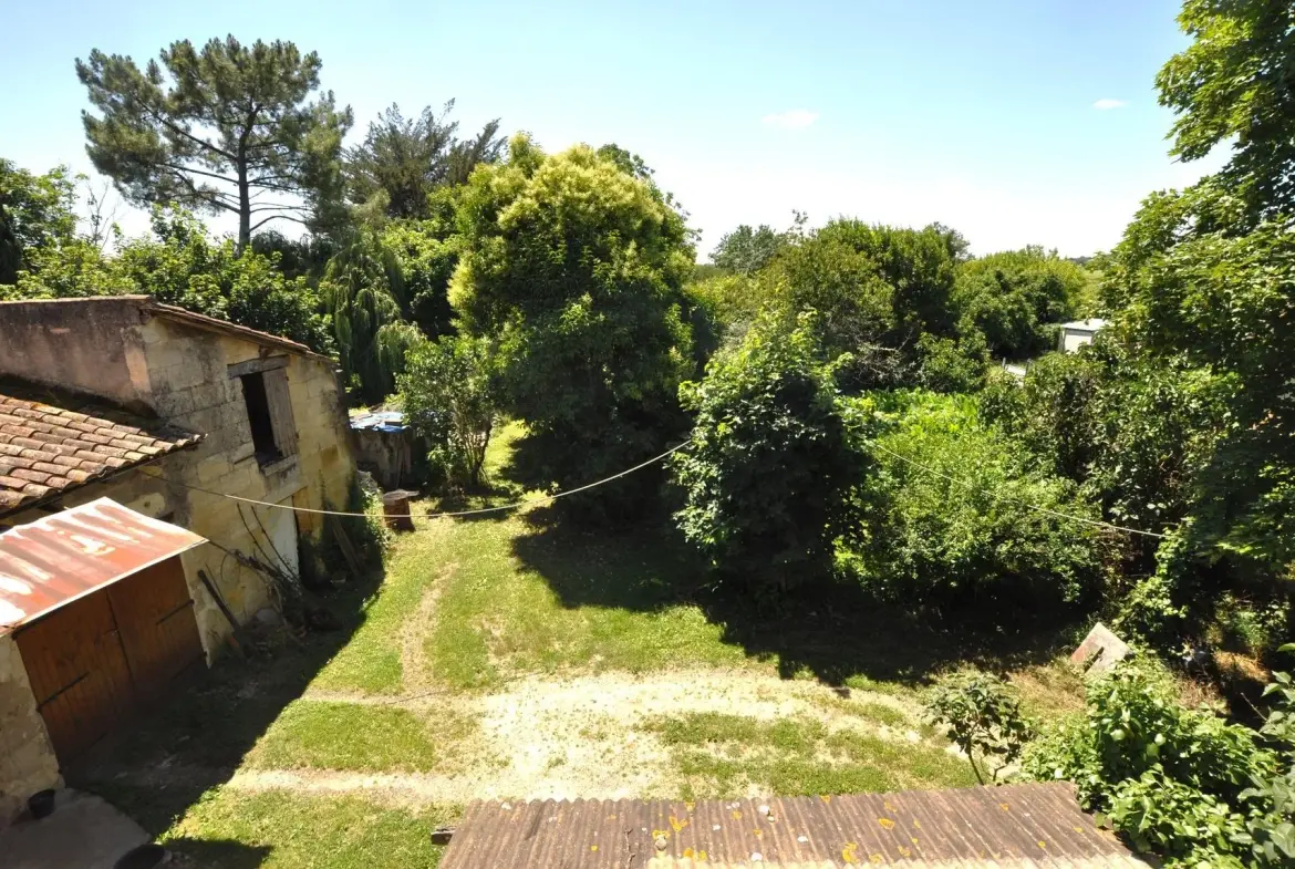 Maison girondine à Lestiac-sur-Garonne avec grand terrain et dépendance 