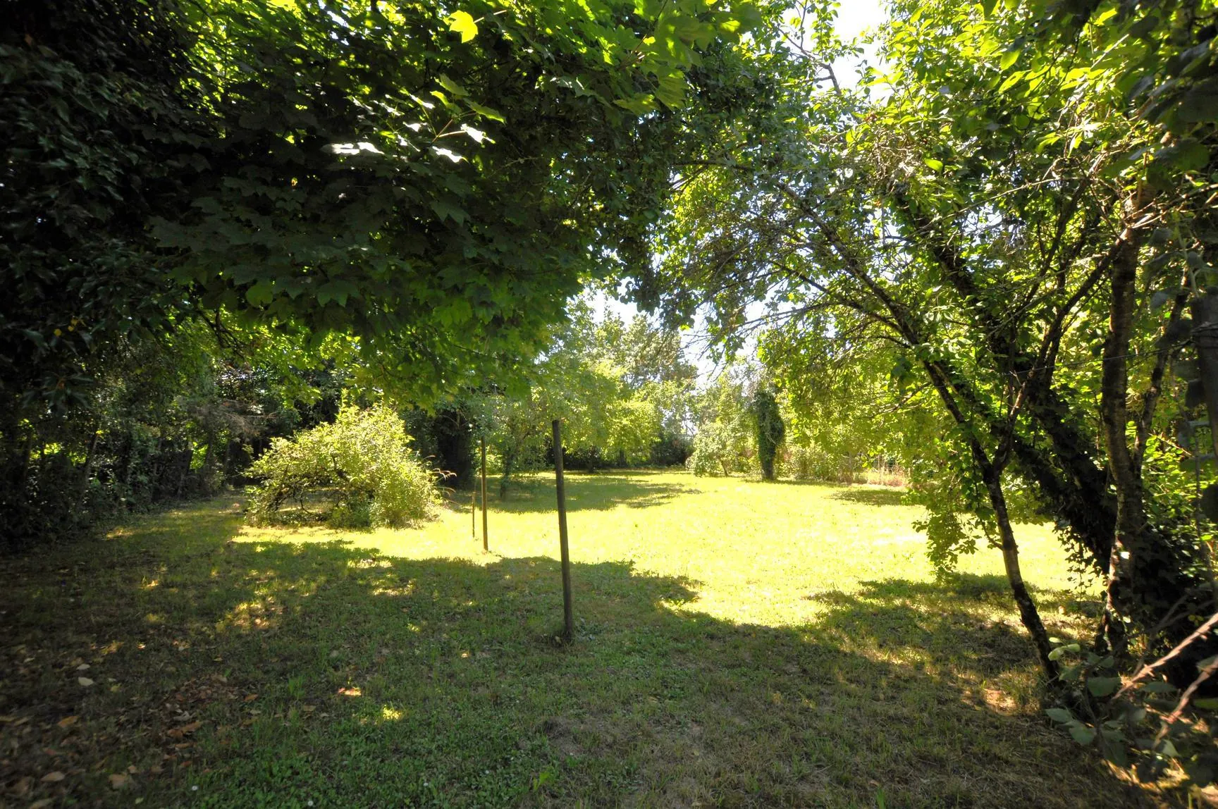 Maison girondine à Lestiac-sur-Garonne avec grand terrain et dépendance 