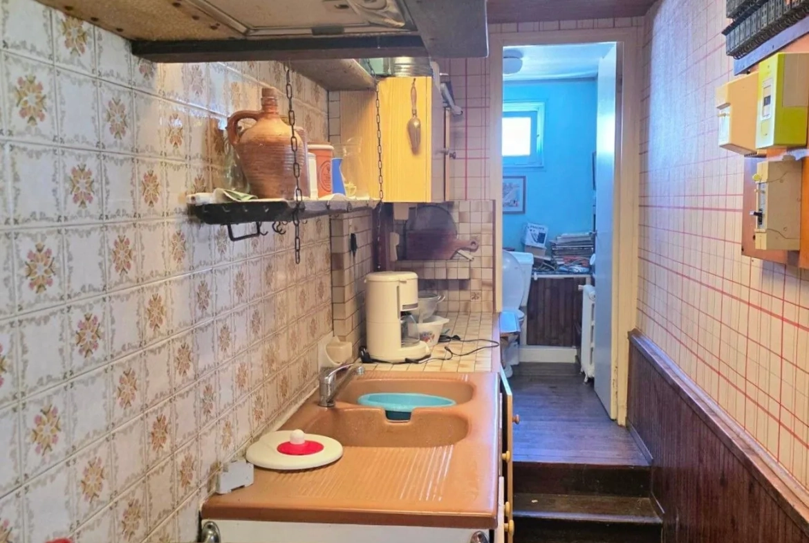 Maison à rénover avec garage et jardin à Sassetot-Le-Mauconduit en Normandie 