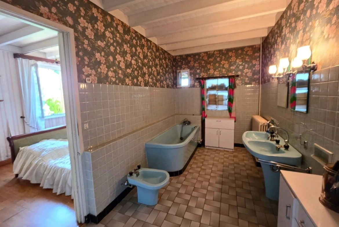 Maison à rénover avec garage et jardin à Sassetot-Le-Mauconduit en Normandie 