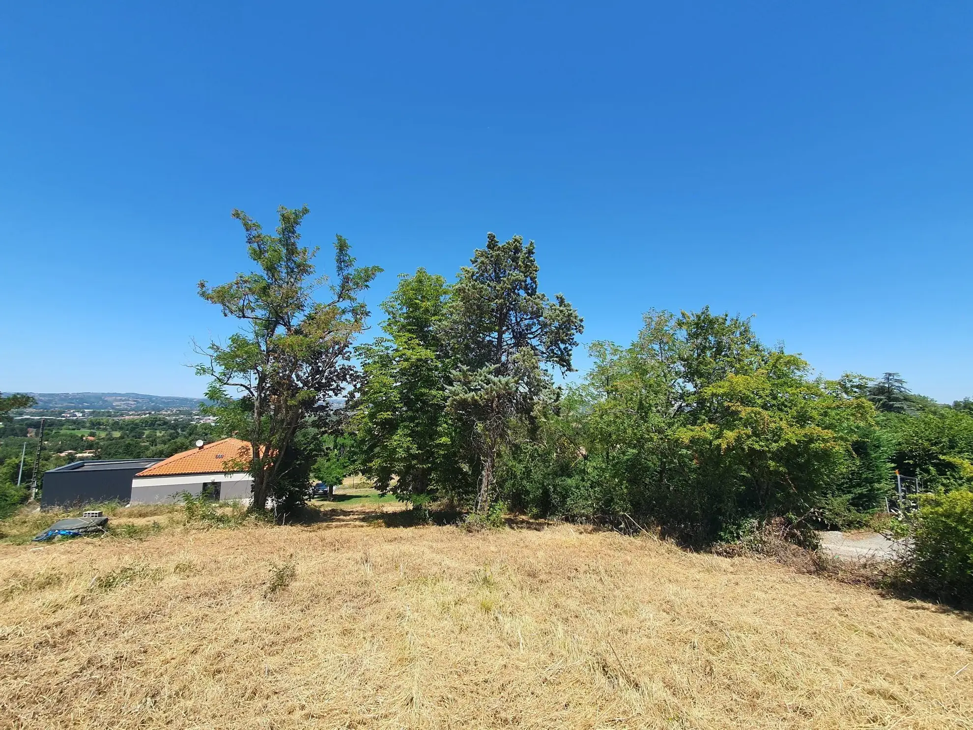 Terrain constructible à Albi avec magnifique vue et environnement calme 