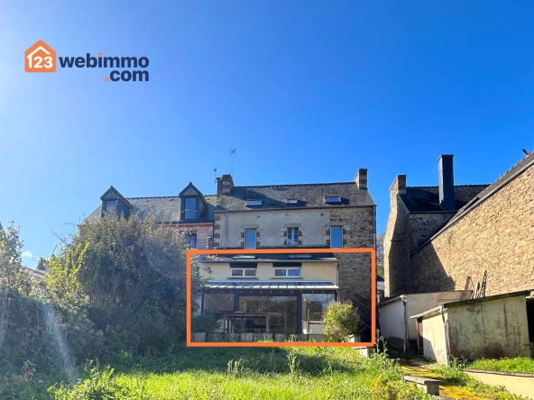 Local commercial mixte de 166 m² à Saint-Michel-en-Grève avec jardin privé et parking