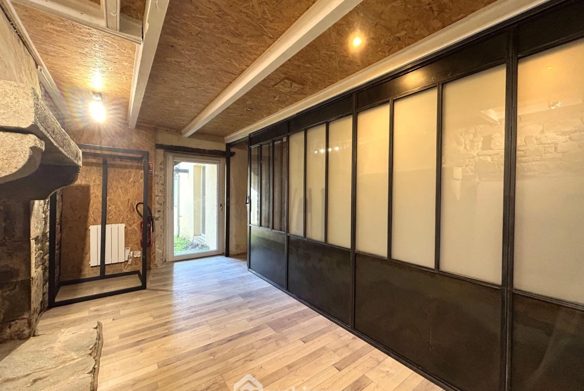 Local commercial mixte de 166 m² à Saint-Michel-en-Grève avec jardin privé et parking 