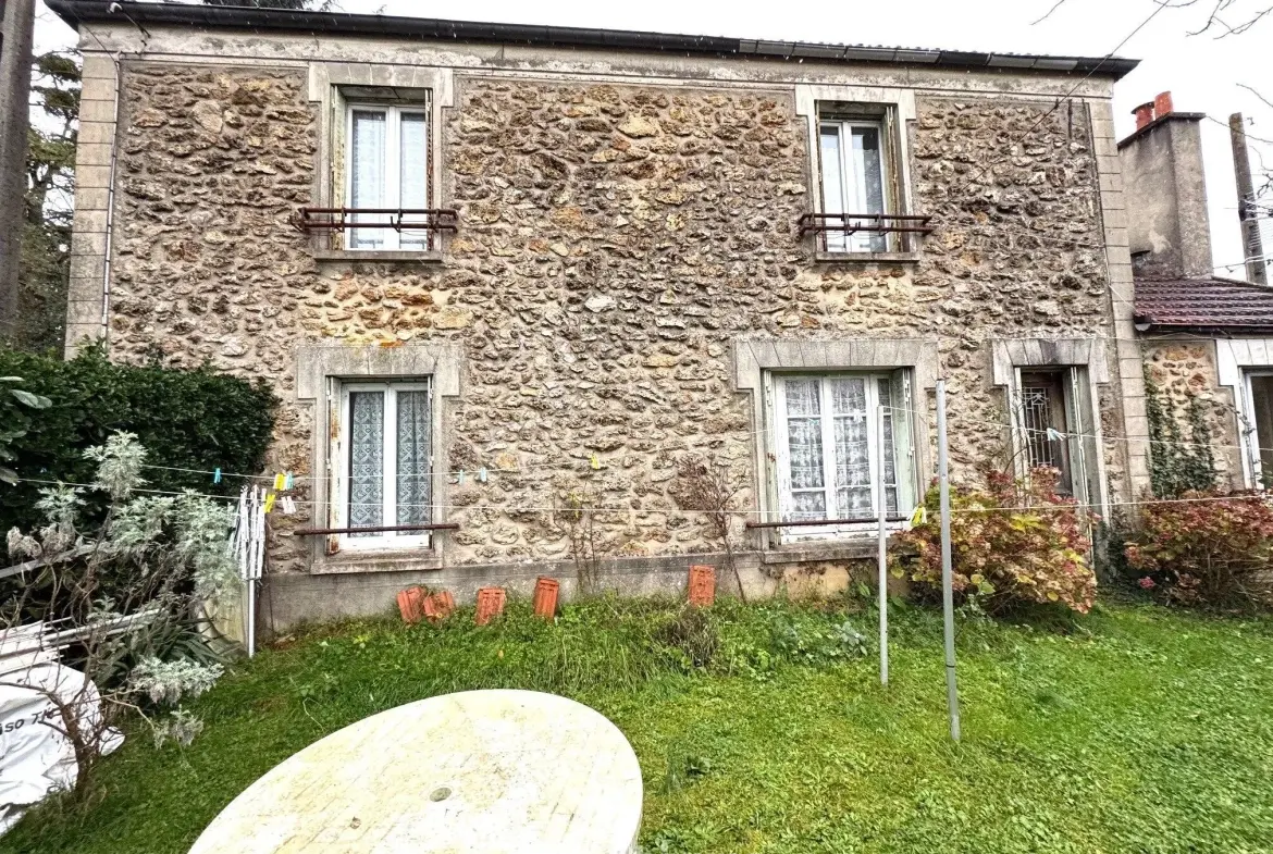 Maison de caractère à Lisses de 120m², à rénover avec potentiel d'extension 
