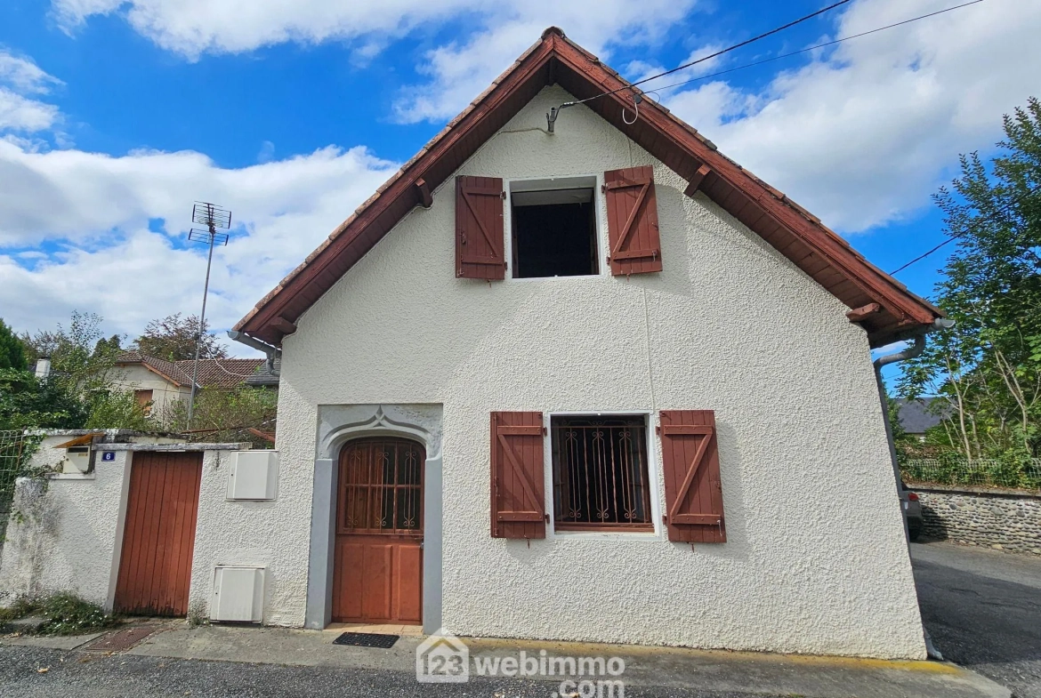 Charmante maison ancienne de 59m² à Lestelle-Bétharram avec potentiel d'aménagement 