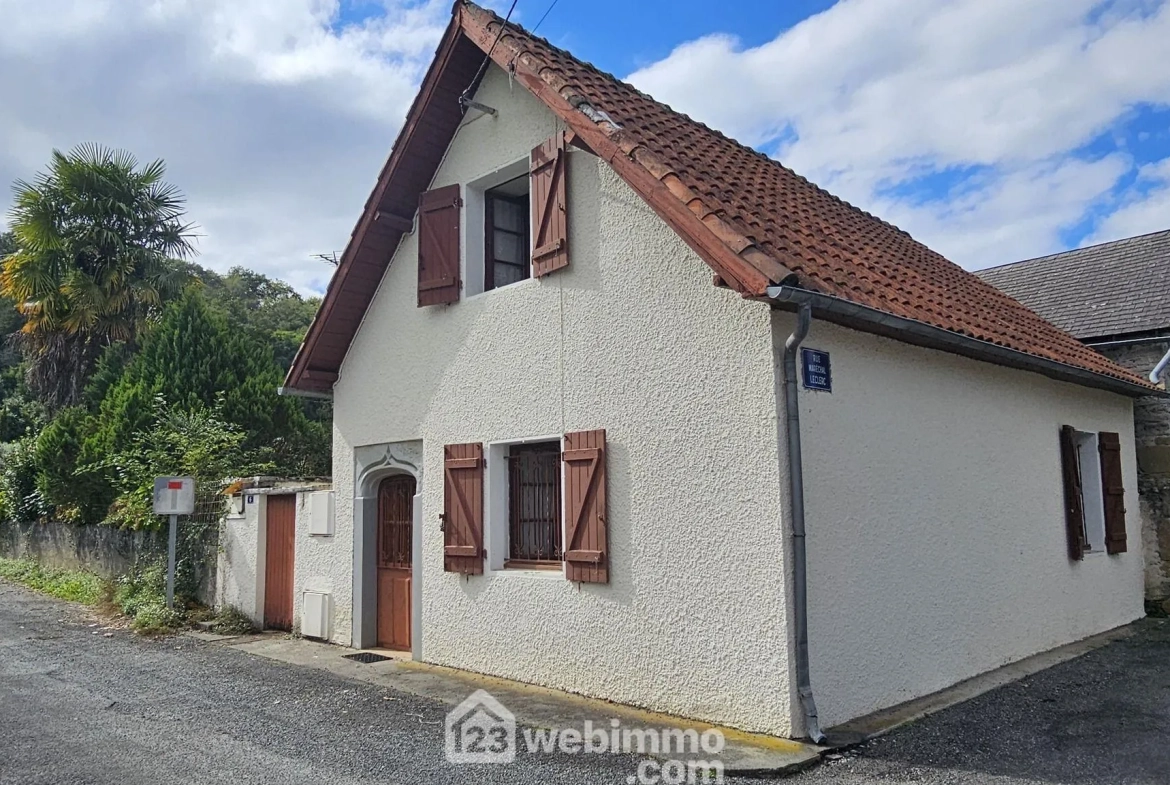 Charmante maison ancienne de 59m² à Lestelle-Bétharram avec potentiel d'aménagement 