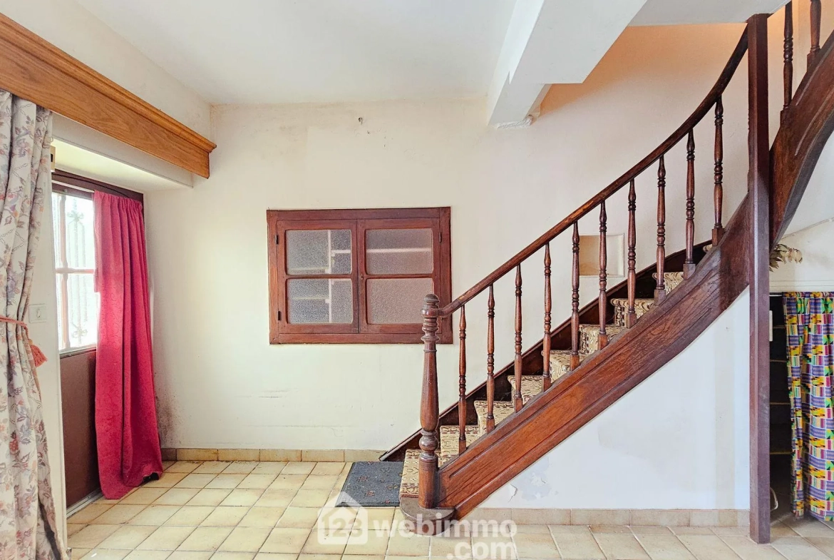 Charmante maison ancienne de 59m² à Lestelle-Bétharram avec potentiel d'aménagement 