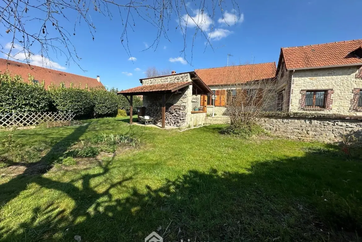 Magnifique longère en pierres de 190 m² à Bruyères-et-Montbérault 