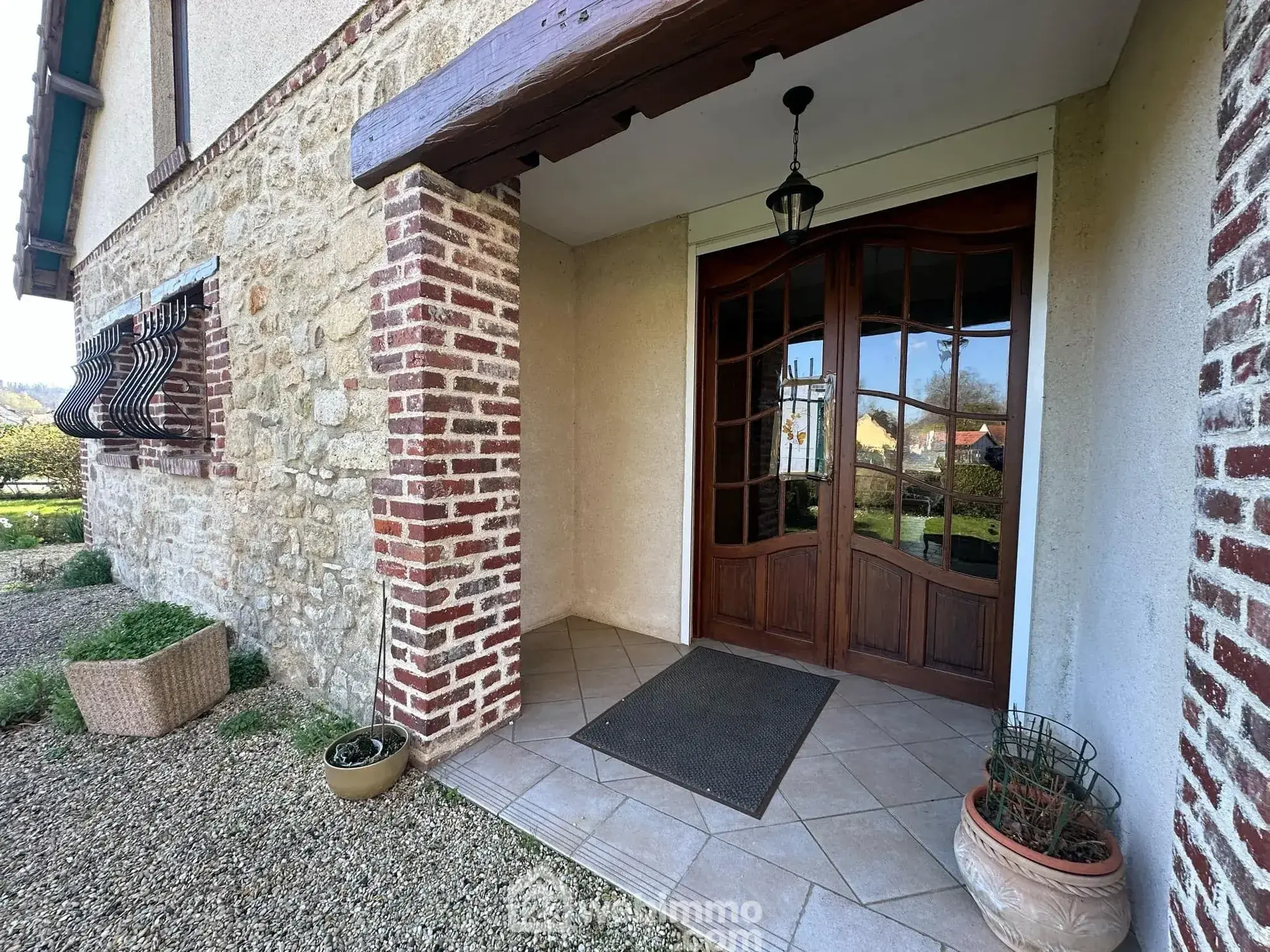 Magnifique longère en pierres de 190 m² à Bruyères-et-Montbérault 