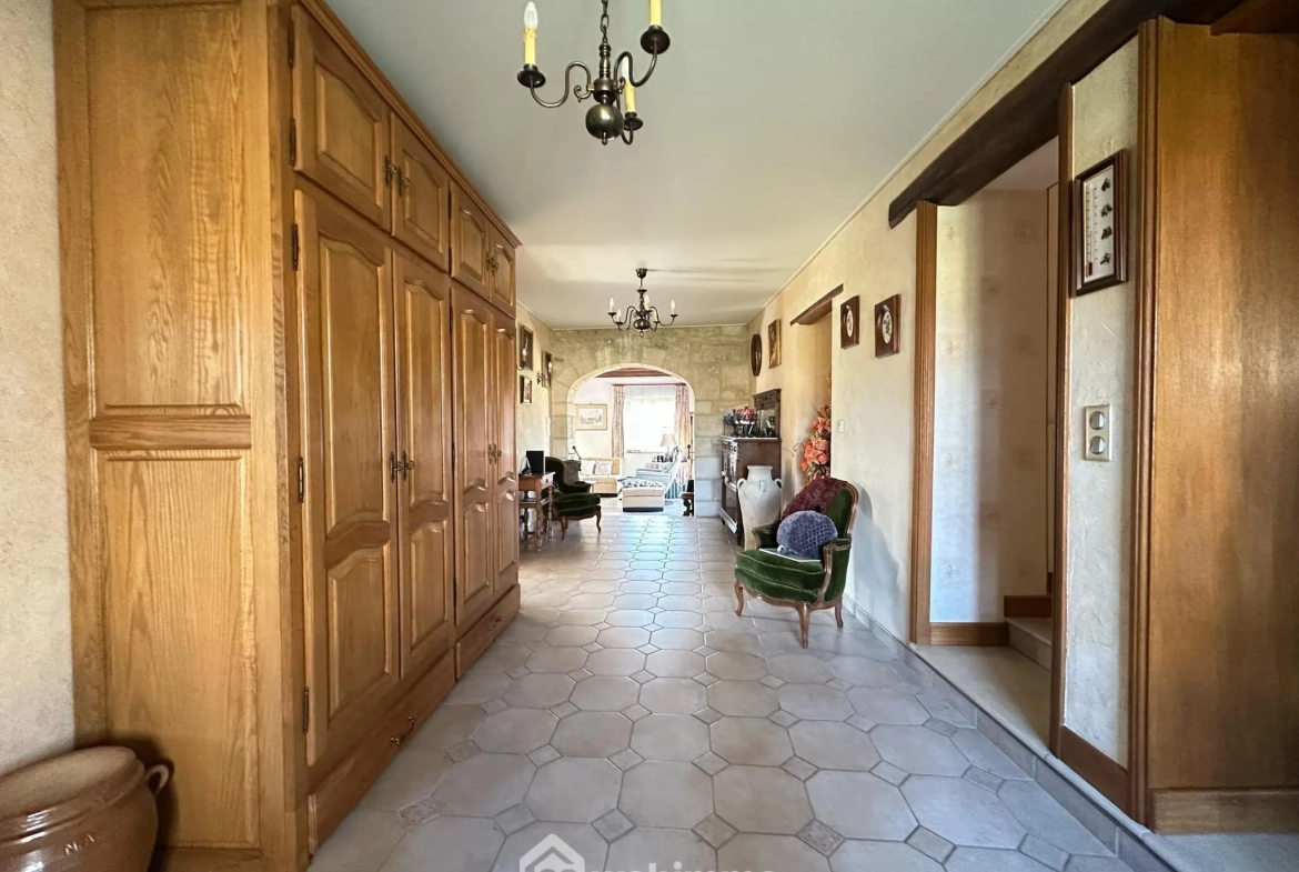 Magnifique longère en pierres de 190 m² à Bruyères-et-Montbérault 