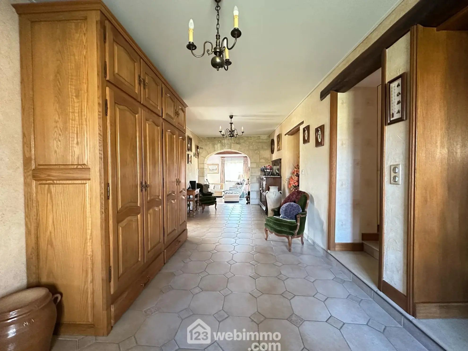 Magnifique longère en pierres de 190 m² à Bruyères-et-Montbérault 