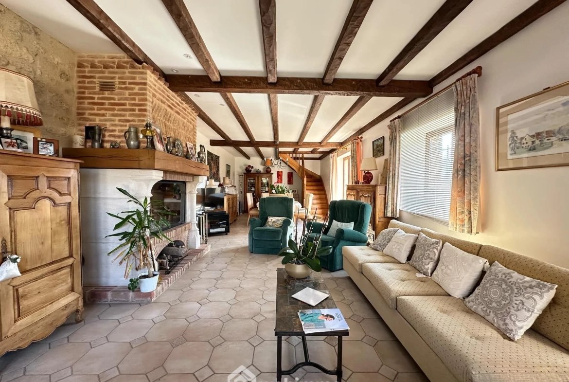 Magnifique longère en pierres de 190 m² à Bruyères-et-Montbérault 
