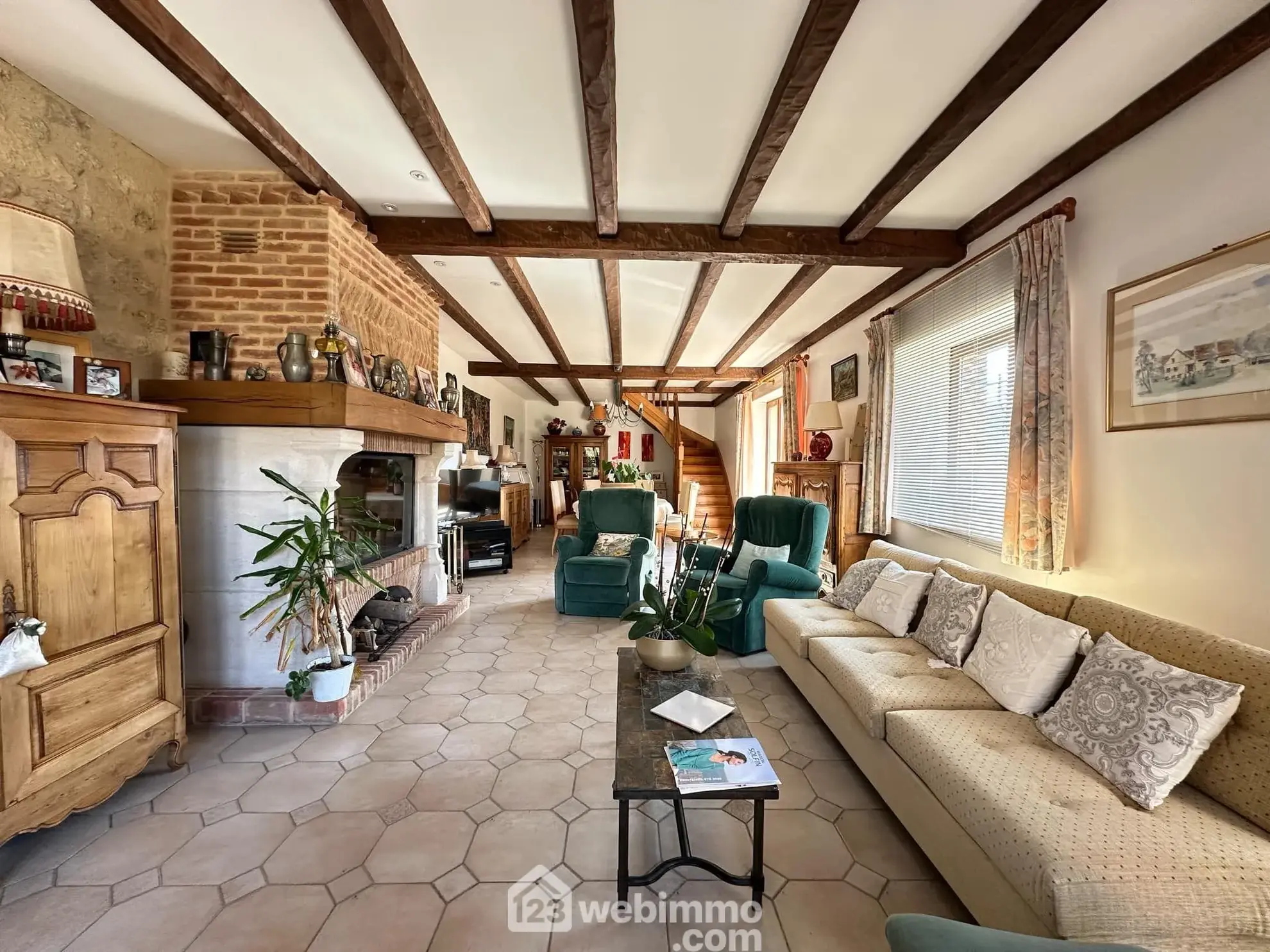 Magnifique longère en pierres de 190 m² à Bruyères-et-Montbérault 