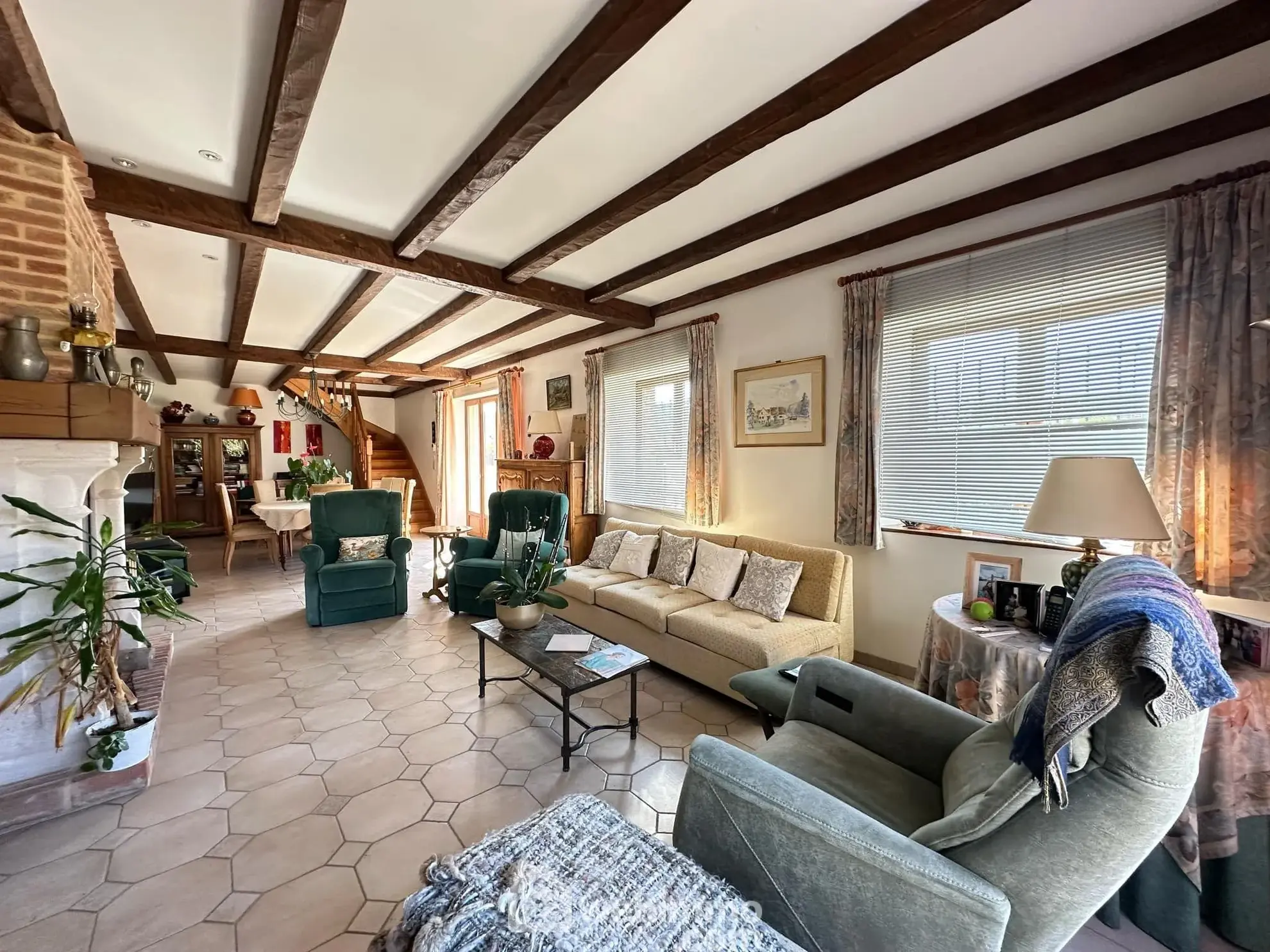 Magnifique longère en pierres de 190 m² à Bruyères-et-Montbérault 