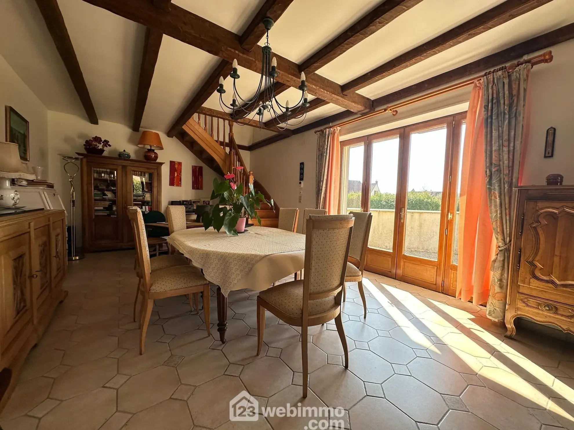 Magnifique longère en pierres de 190 m² à Bruyères-et-Montbérault 