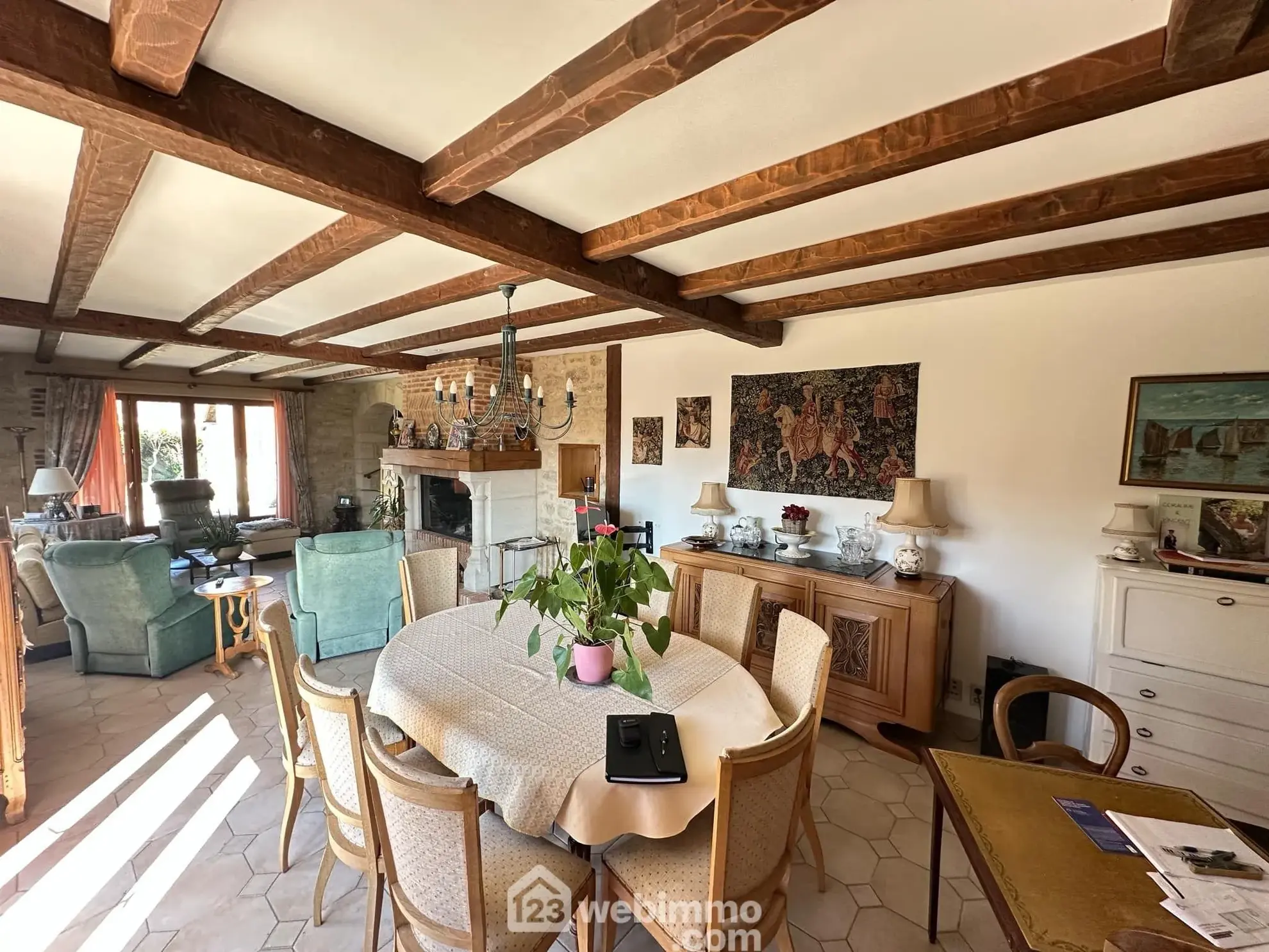 Magnifique longère en pierres de 190 m² à Bruyères-et-Montbérault 