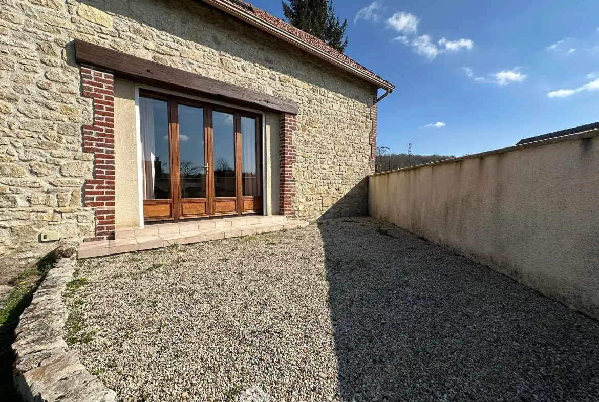 Magnifique longère en pierres de 190 m² à Bruyères-et-Montbérault 