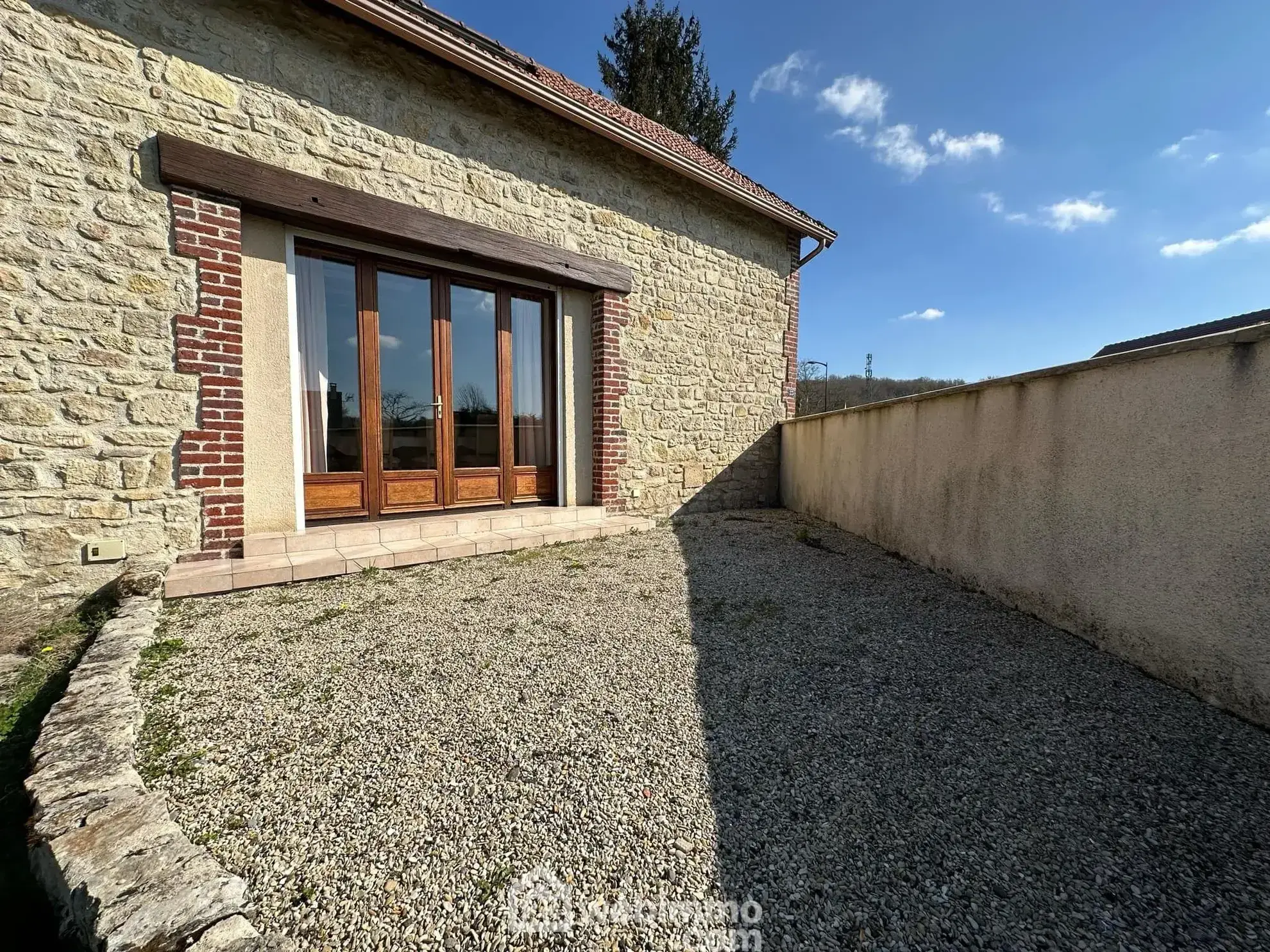 Magnifique longère en pierres de 190 m² à Bruyères-et-Montbérault 