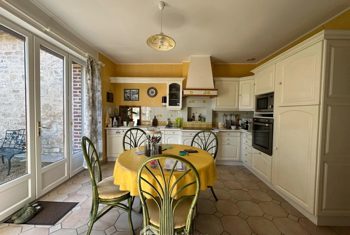 Magnifique longère en pierres de 190 m² à Bruyères-et-Montbérault 