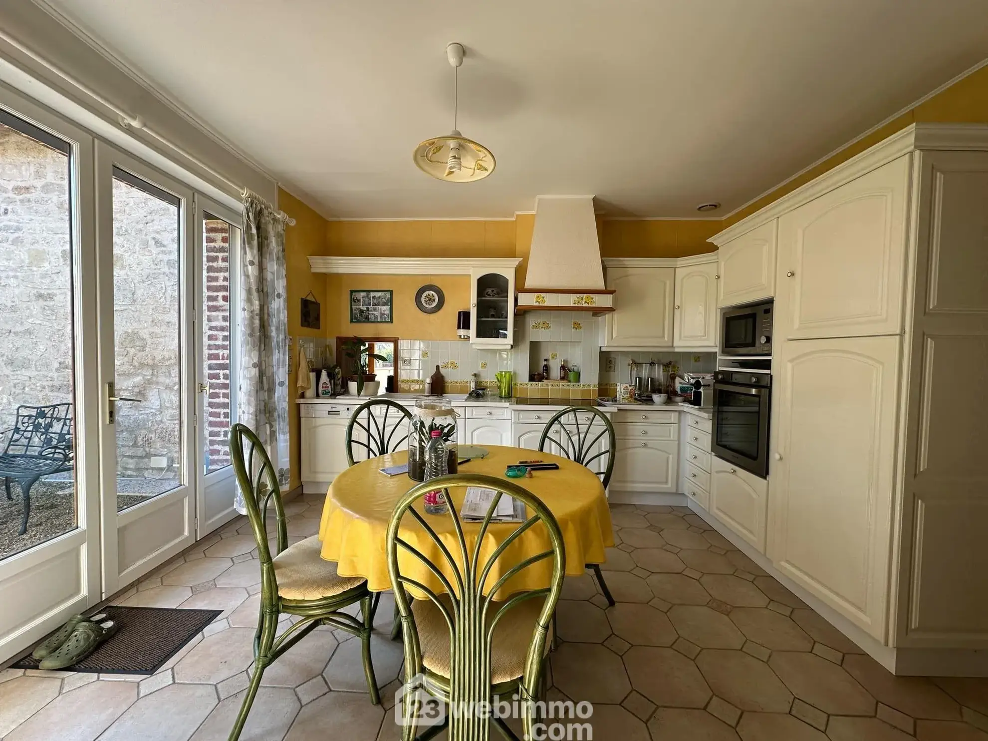 Magnifique longère en pierres de 190 m² à Bruyères-et-Montbérault 
