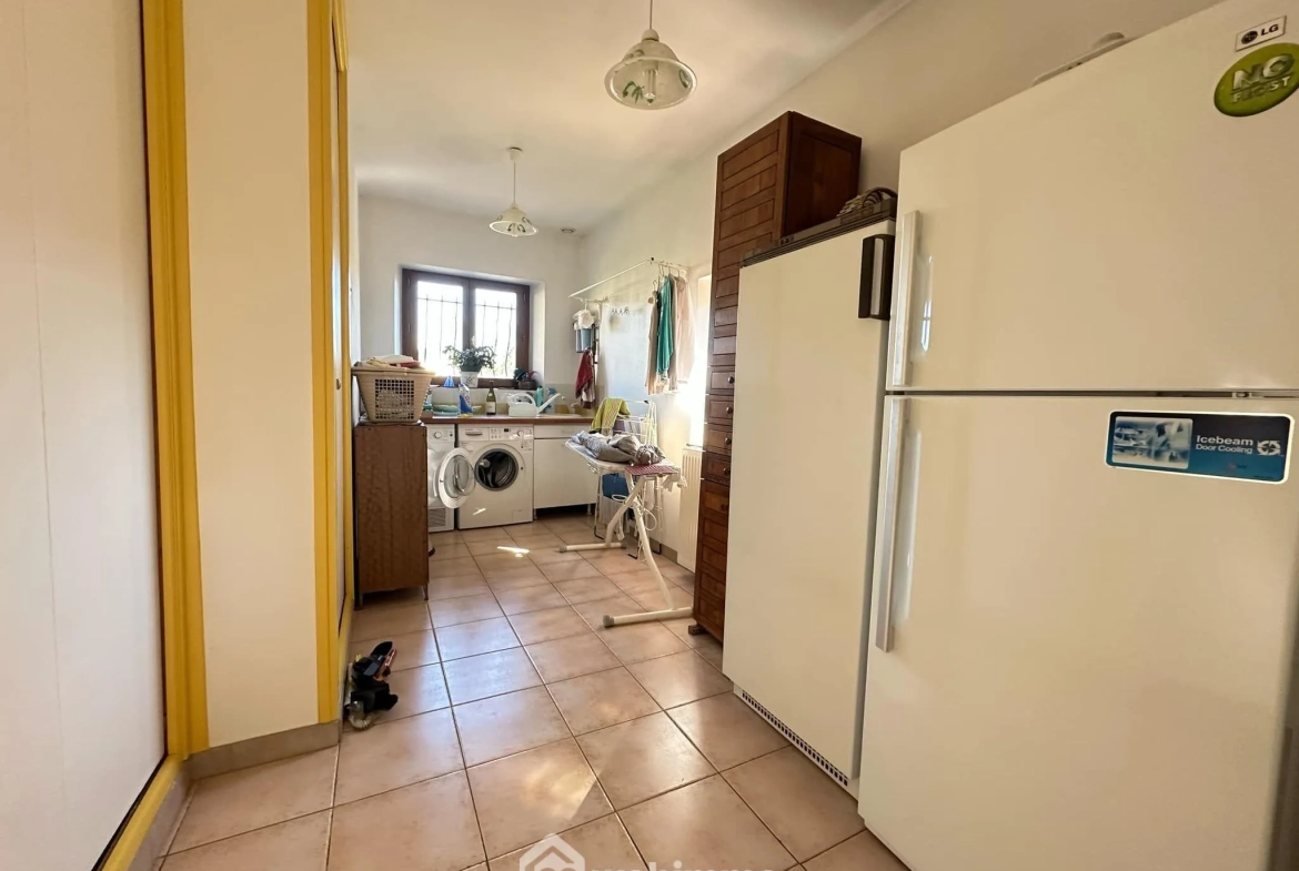 Magnifique longère en pierres de 190 m² à Bruyères-et-Montbérault 