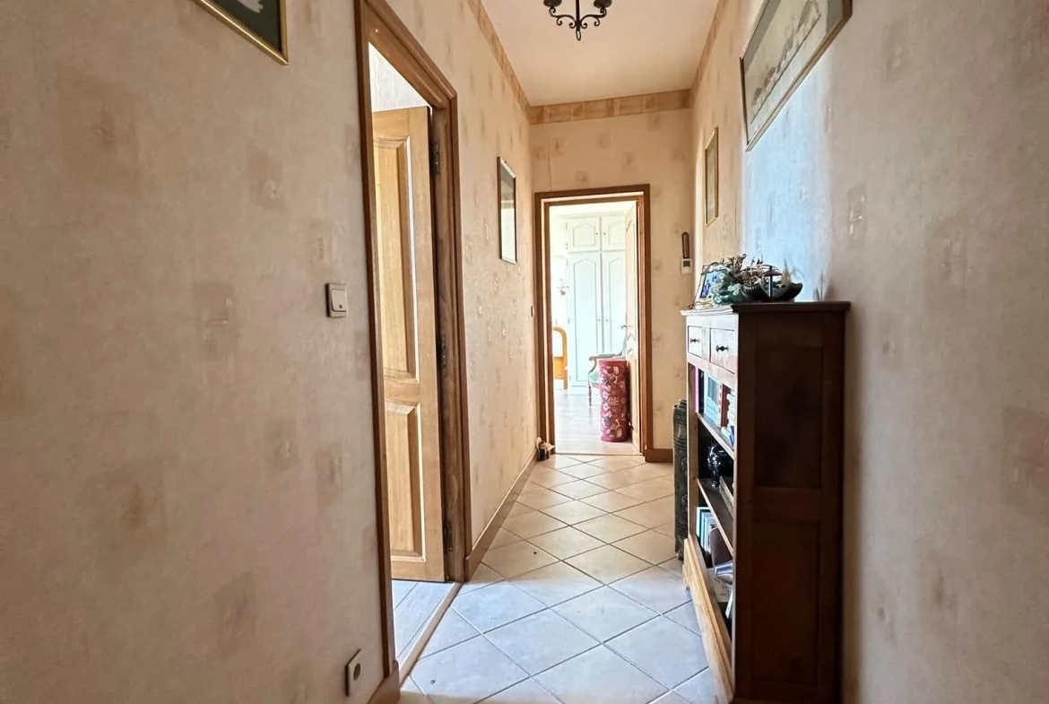 Magnifique longère en pierres de 190 m² à Bruyères-et-Montbérault 