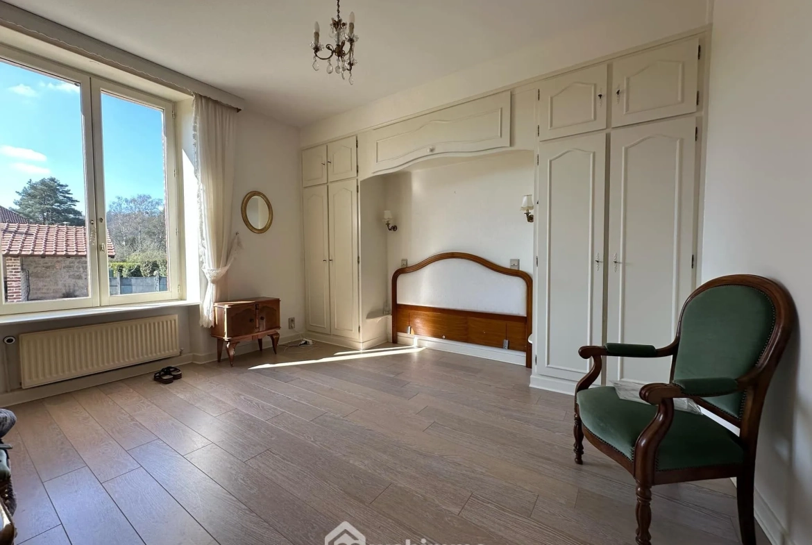Magnifique longère en pierres de 190 m² à Bruyères-et-Montbérault 