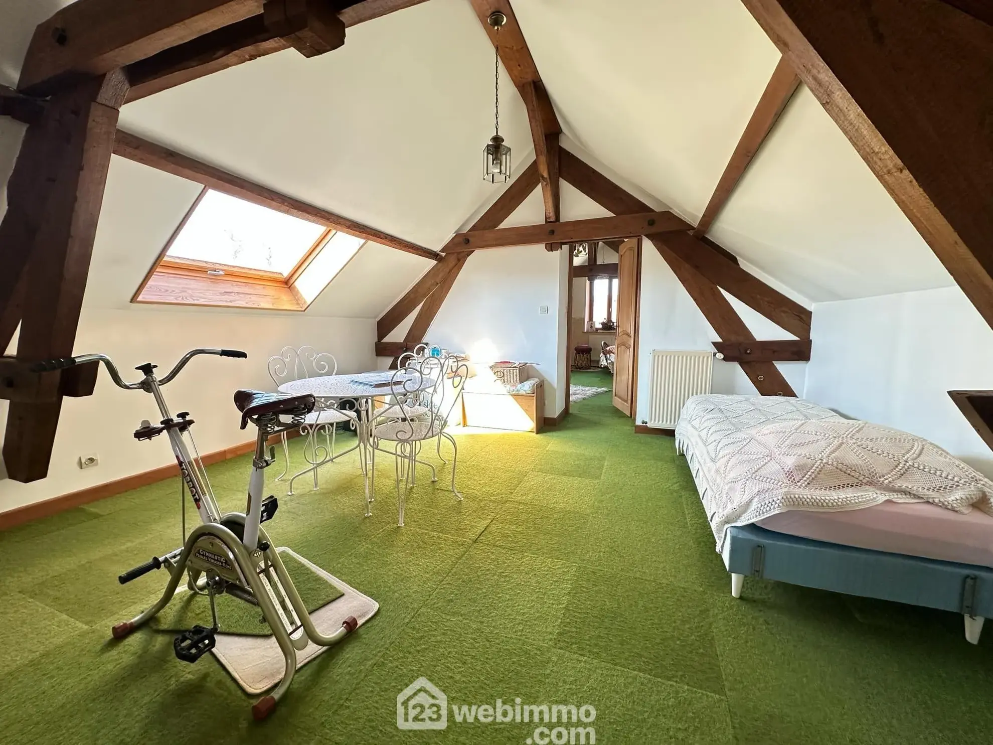 Magnifique longère en pierres de 190 m² à Bruyères-et-Montbérault 