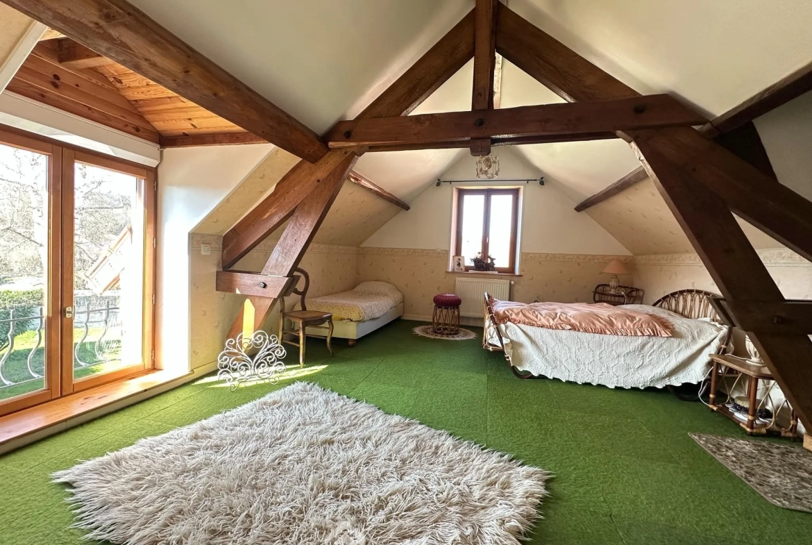 Magnifique longère en pierres de 190 m² à Bruyères-et-Montbérault 