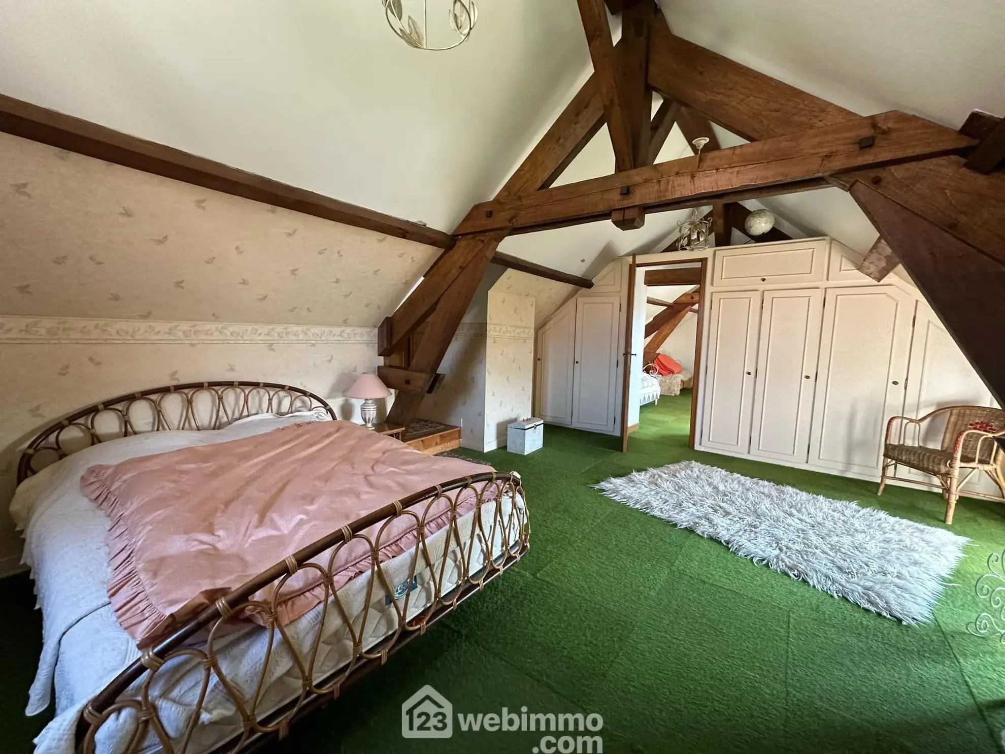 Magnifique longère en pierres de 190 m² à Bruyères-et-Montbérault 