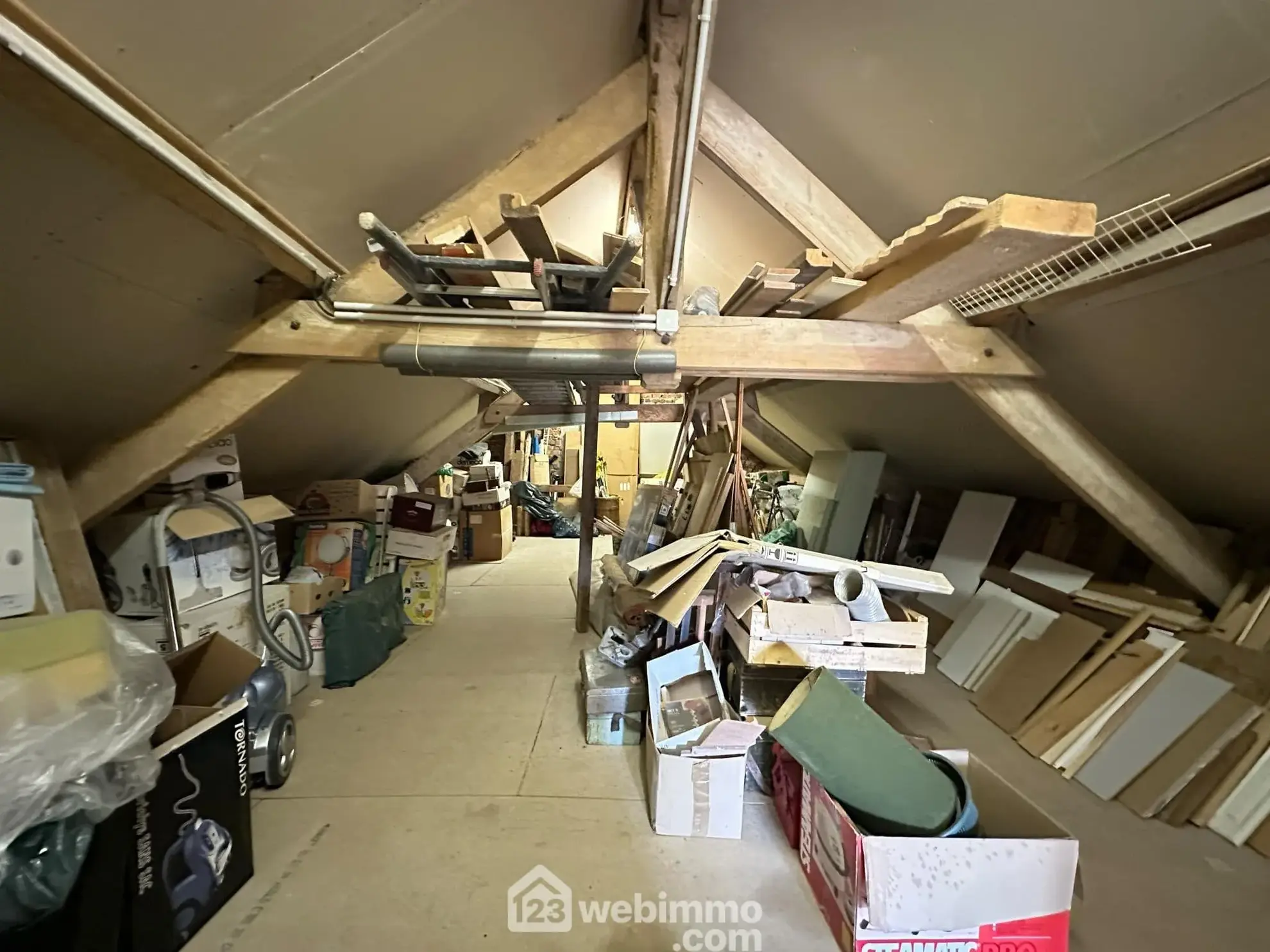 Magnifique longère en pierres de 190 m² à Bruyères-et-Montbérault 