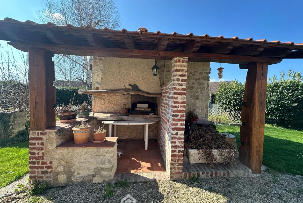 Magnifique longère en pierres de 190 m² à Bruyères-et-Montbérault 