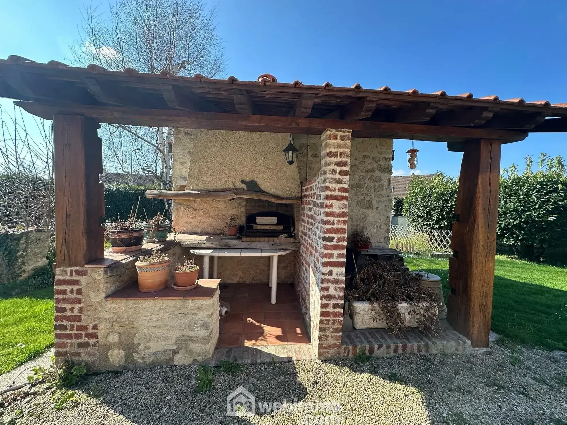 Magnifique longère en pierres de 190 m² à Bruyères-et-Montbérault 