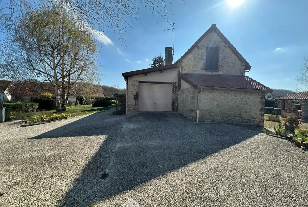 Magnifique longère en pierres de 190 m² à Bruyères-et-Montbérault 