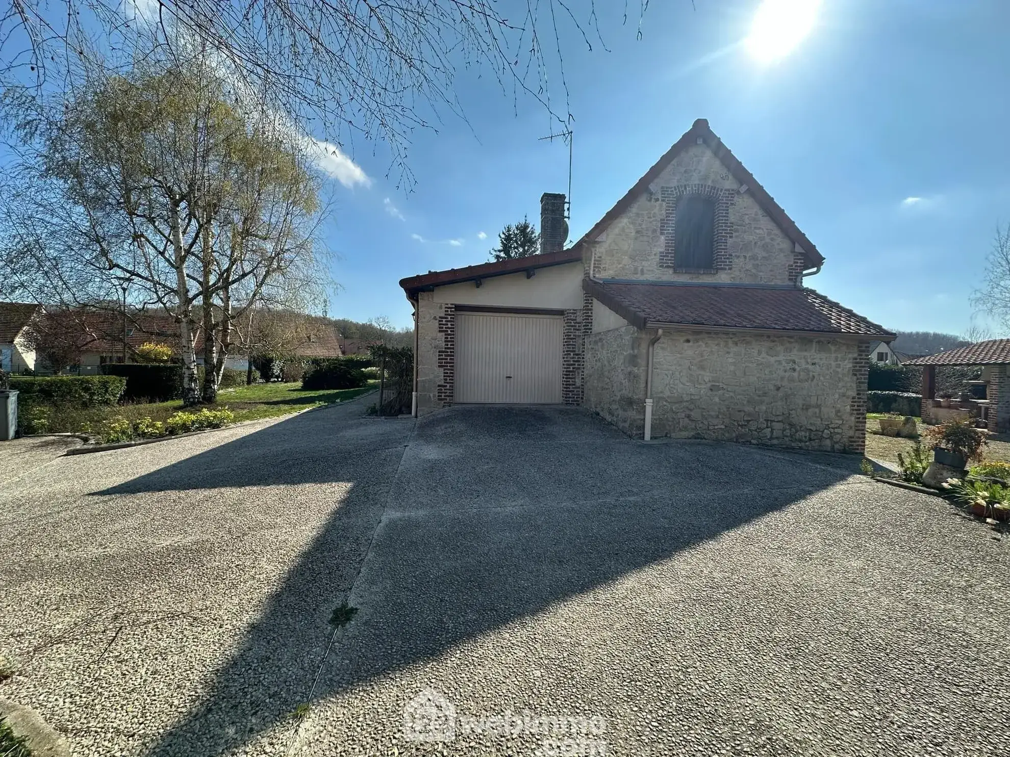 Magnifique longère en pierres de 190 m² à Bruyères-et-Montbérault 