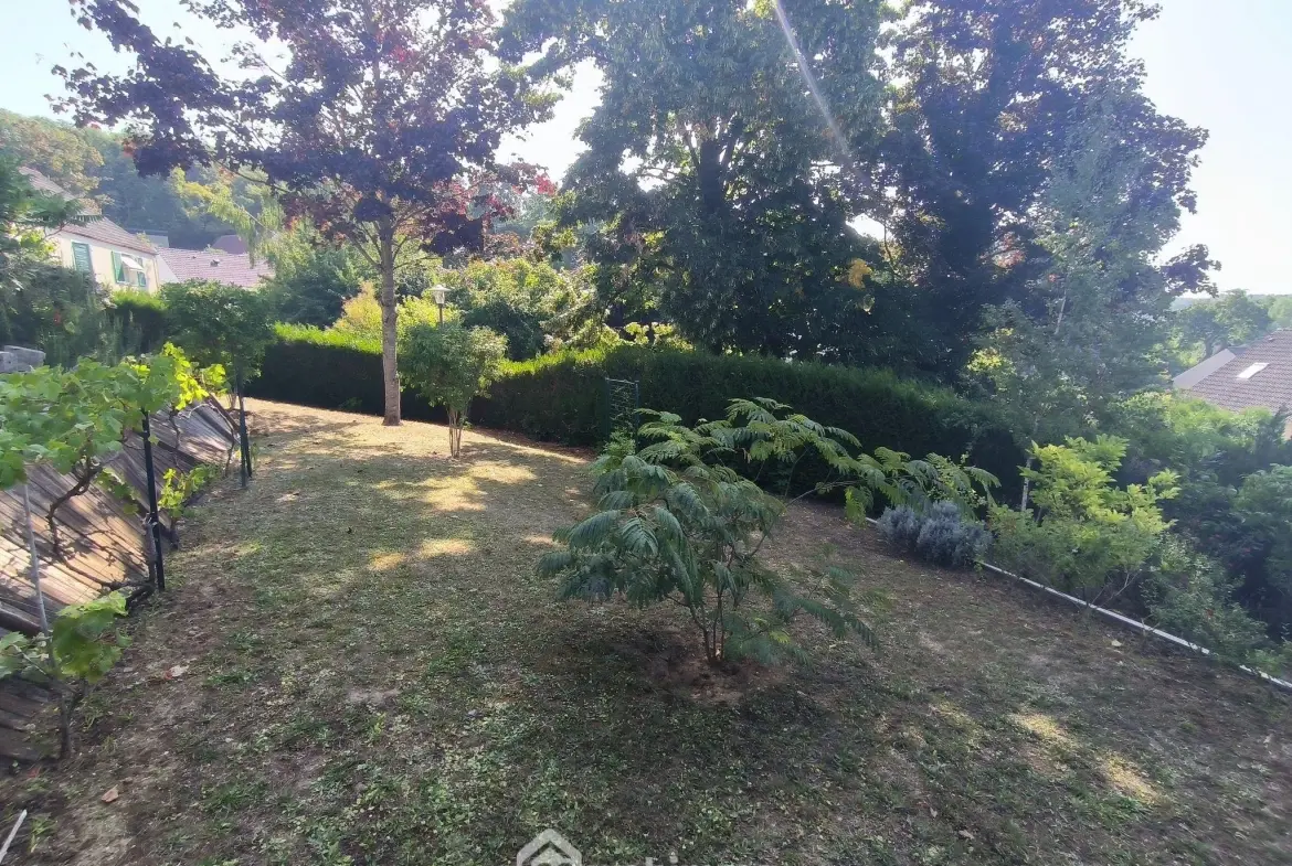 Maison de 95 m² avec 4 chambres, jardin et garage proche de Soissons 