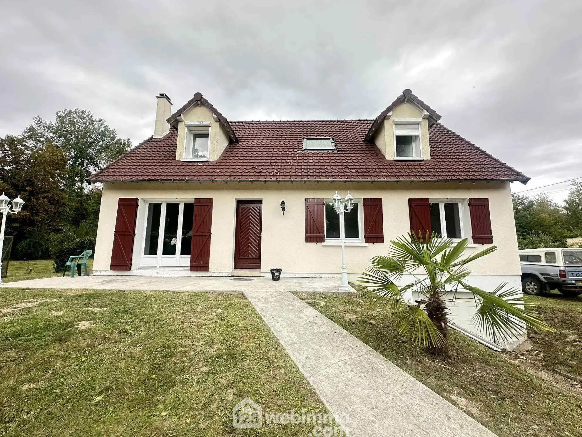 Maison familiale de 140 m² avec entrepôt à Sissonne, 02150 