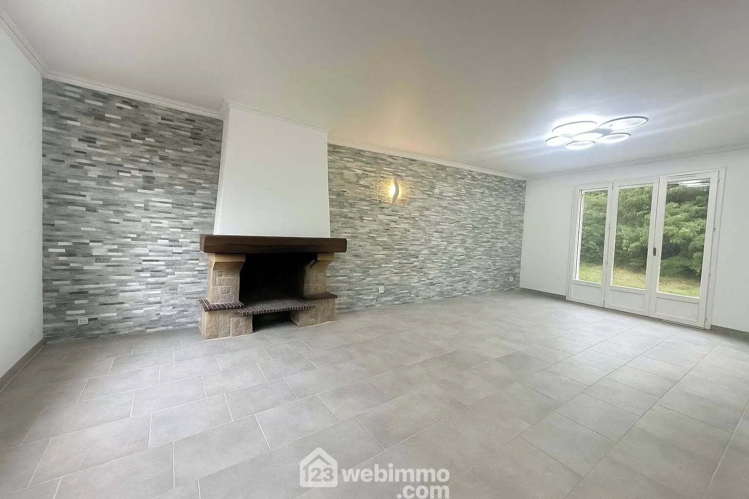 Maison familiale de 140 m² avec entrepôt à Sissonne, 02150 