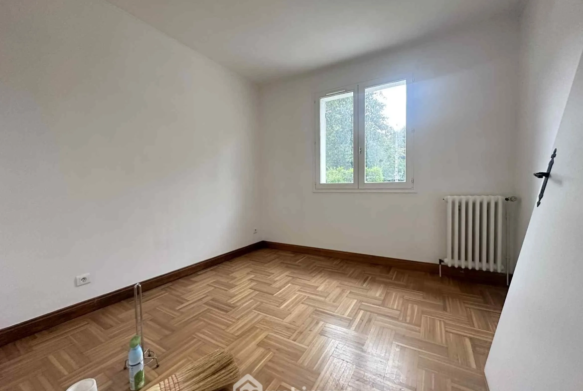 Maison familiale de 140 m² avec entrepôt à Sissonne, 02150 