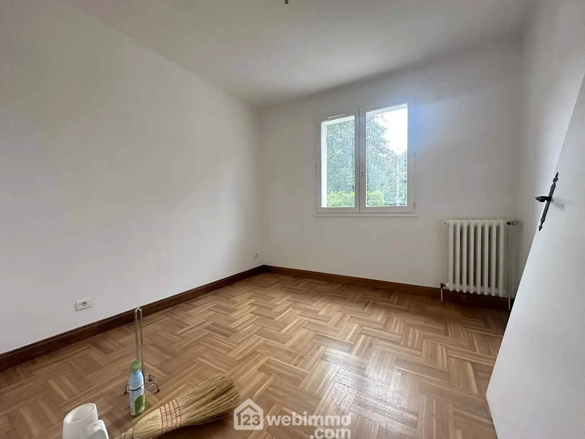 Maison familiale de 140 m² avec entrepôt à Sissonne, 02150 