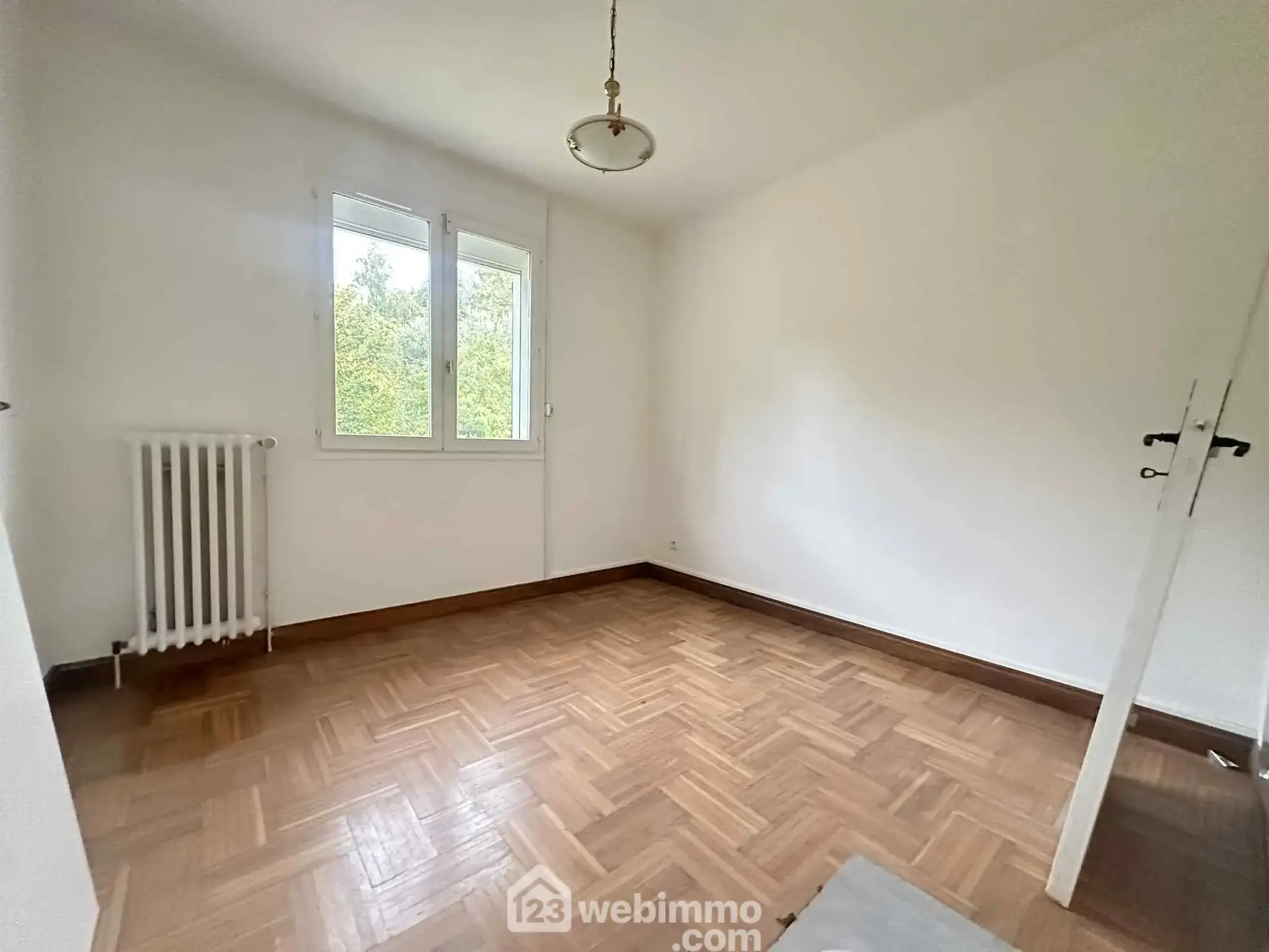 Maison familiale de 140 m² avec entrepôt à Sissonne, 02150 