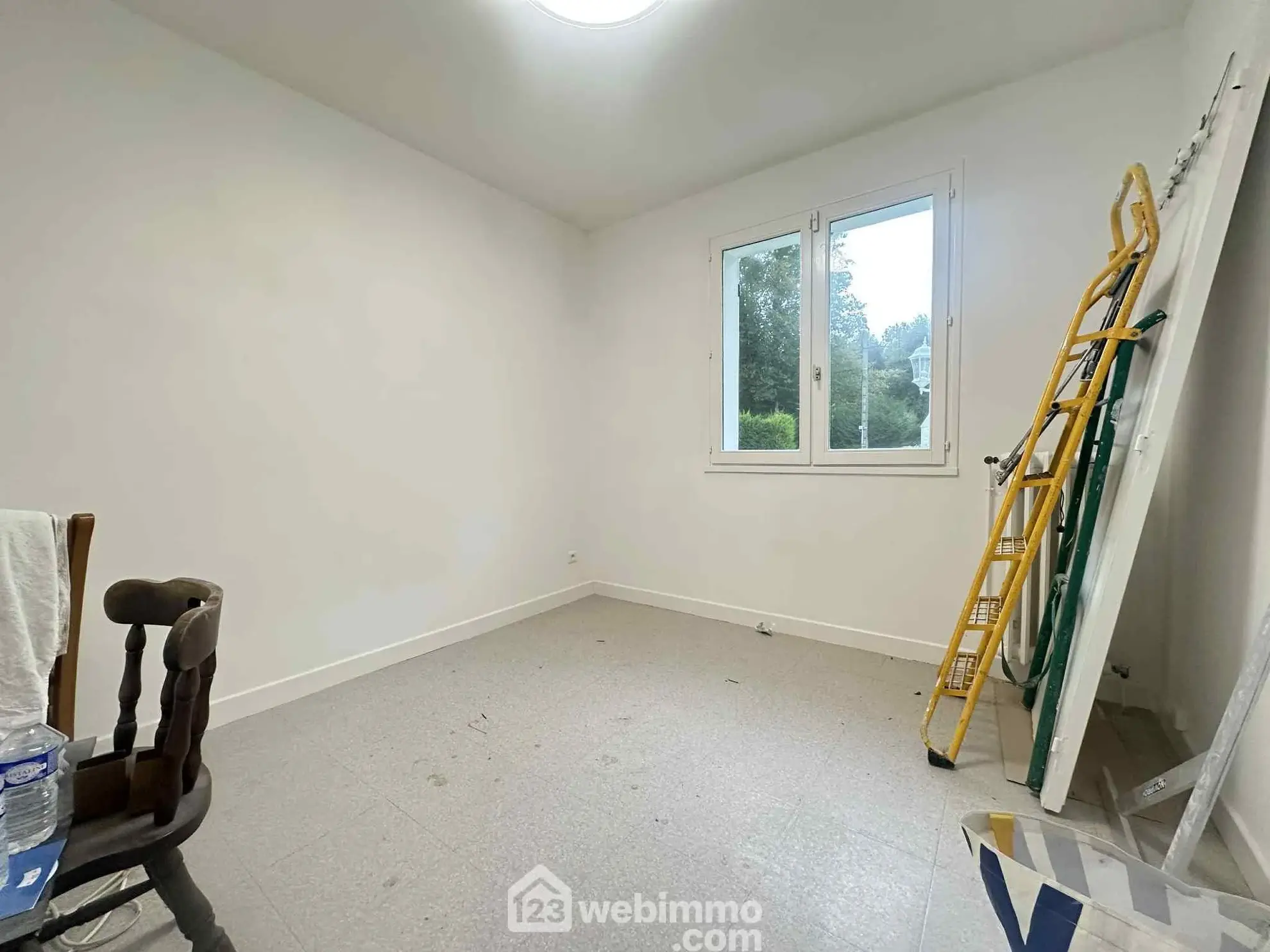 Maison familiale de 140 m² avec entrepôt à Sissonne, 02150 