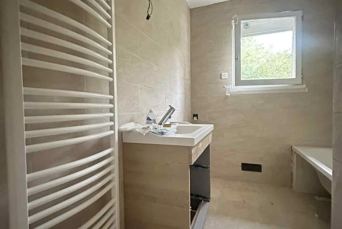 Maison familiale de 140 m² avec entrepôt à Sissonne, 02150 