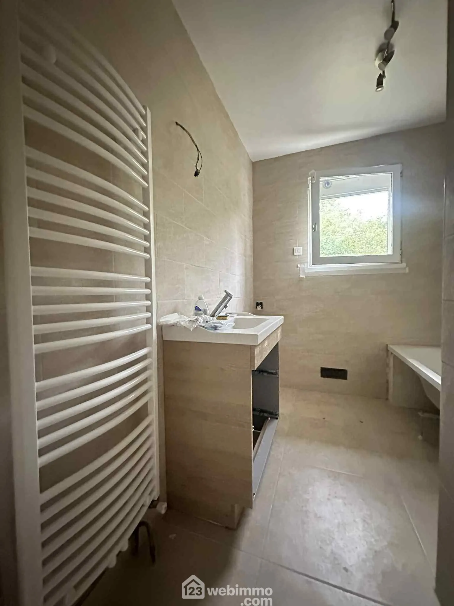 Maison familiale de 140 m² avec entrepôt à Sissonne, 02150 