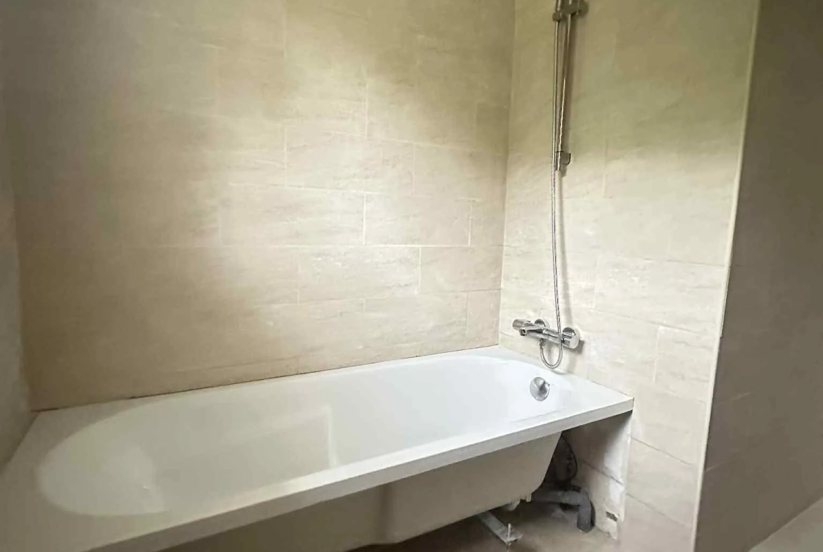 Maison familiale de 140 m² avec entrepôt à Sissonne, 02150 